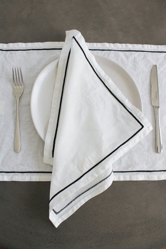 Embroidered Edge Placemats In Black (Set of 4)