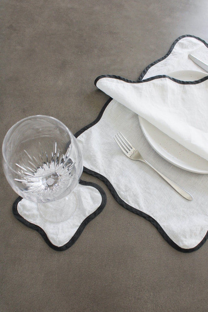 Scalloped Placemats In Black (Set of 4)